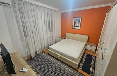 Alquiler de un amplio piso de 3 habitaciones, 100 m², con dos terrazas en Nuevo Belgrado, Serbia